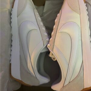 Nike Pacific Woman’s  White and Beige Sneakers